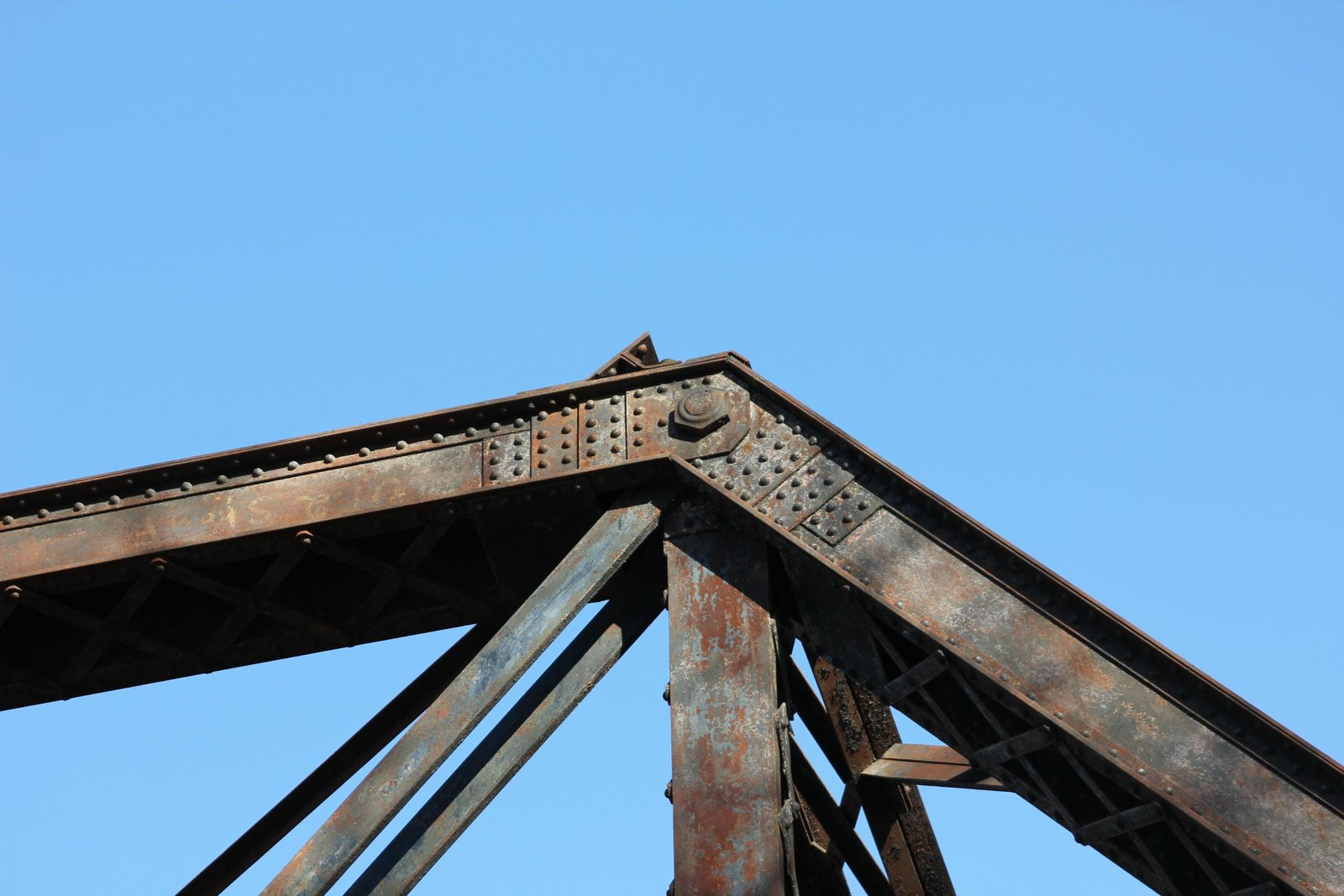 Upper angle connection